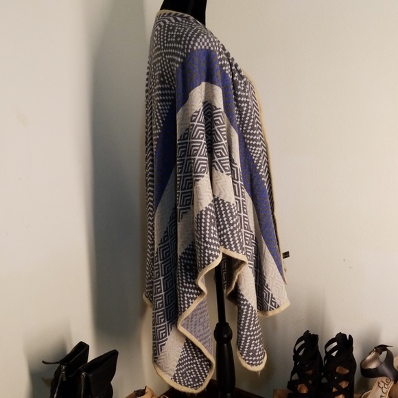 Francesca's Ruana ONE SIZE - Picture 4 of 8